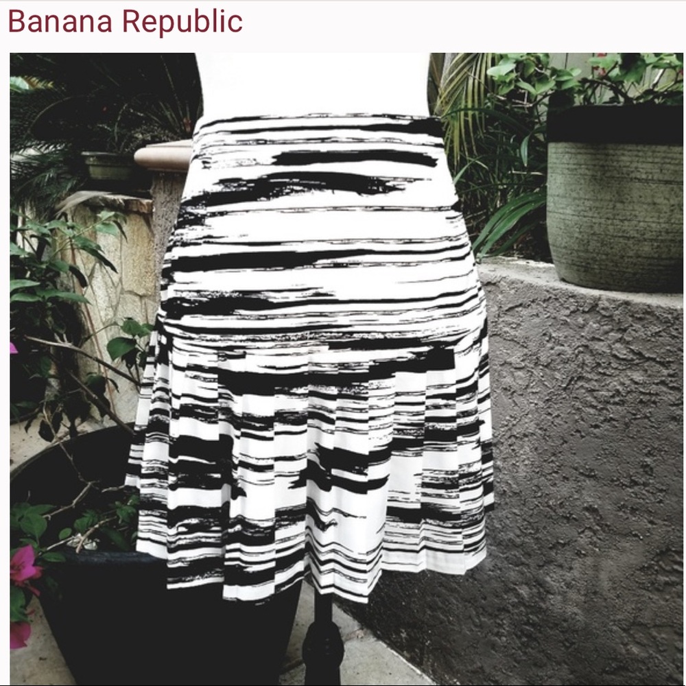 Sz 4P short pleated skirt Banana Republic print - Picture 2 of 4